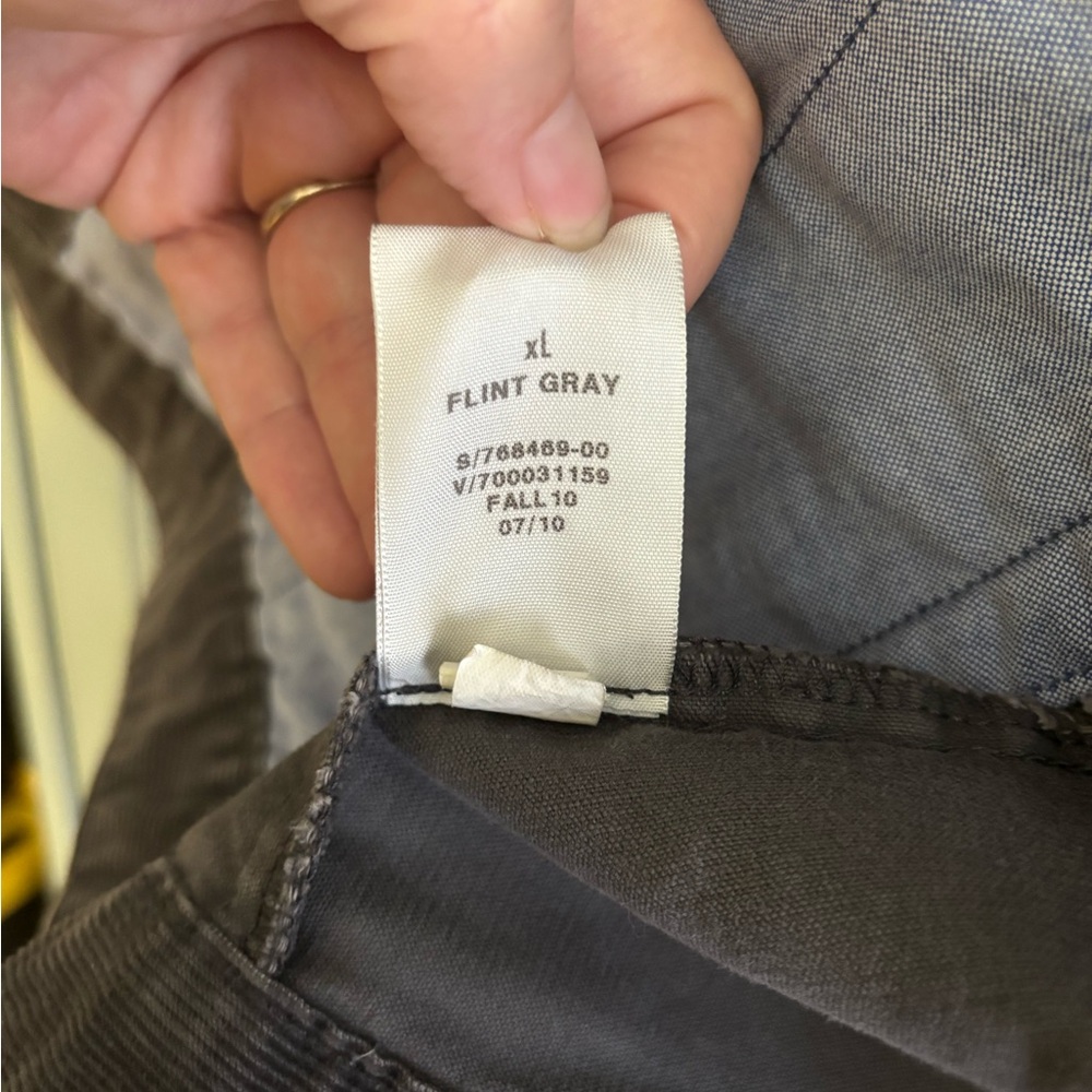 Womans size XL Gap flint gray corduroy button up jacket. 2010 - Picture 7 of 8